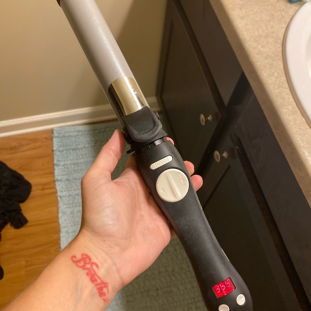 Beachwaver curling iron 1.25”